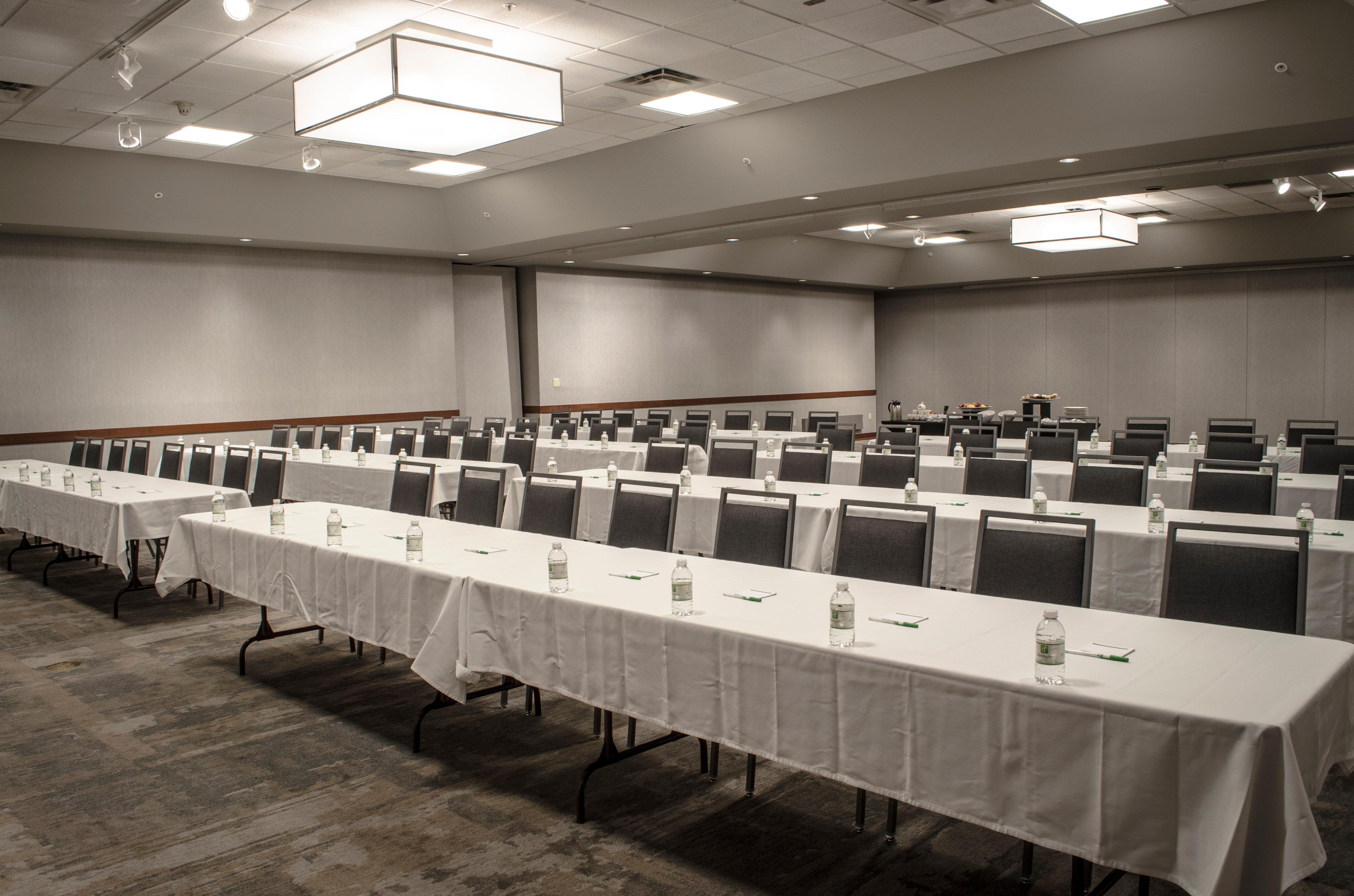Holiday Inn Fargo By Ihg Exterior photo