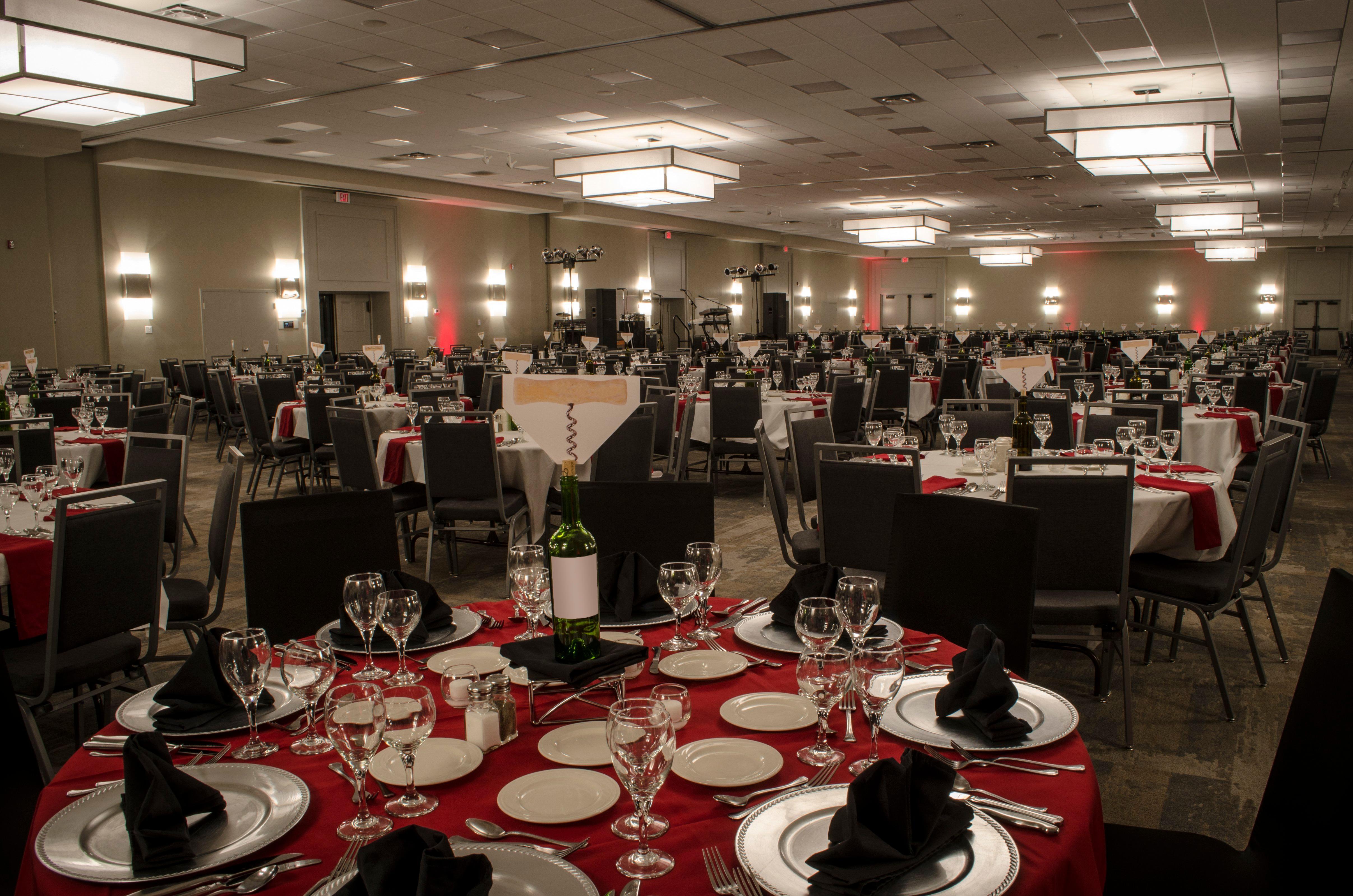 Holiday Inn Fargo By Ihg Exterior photo