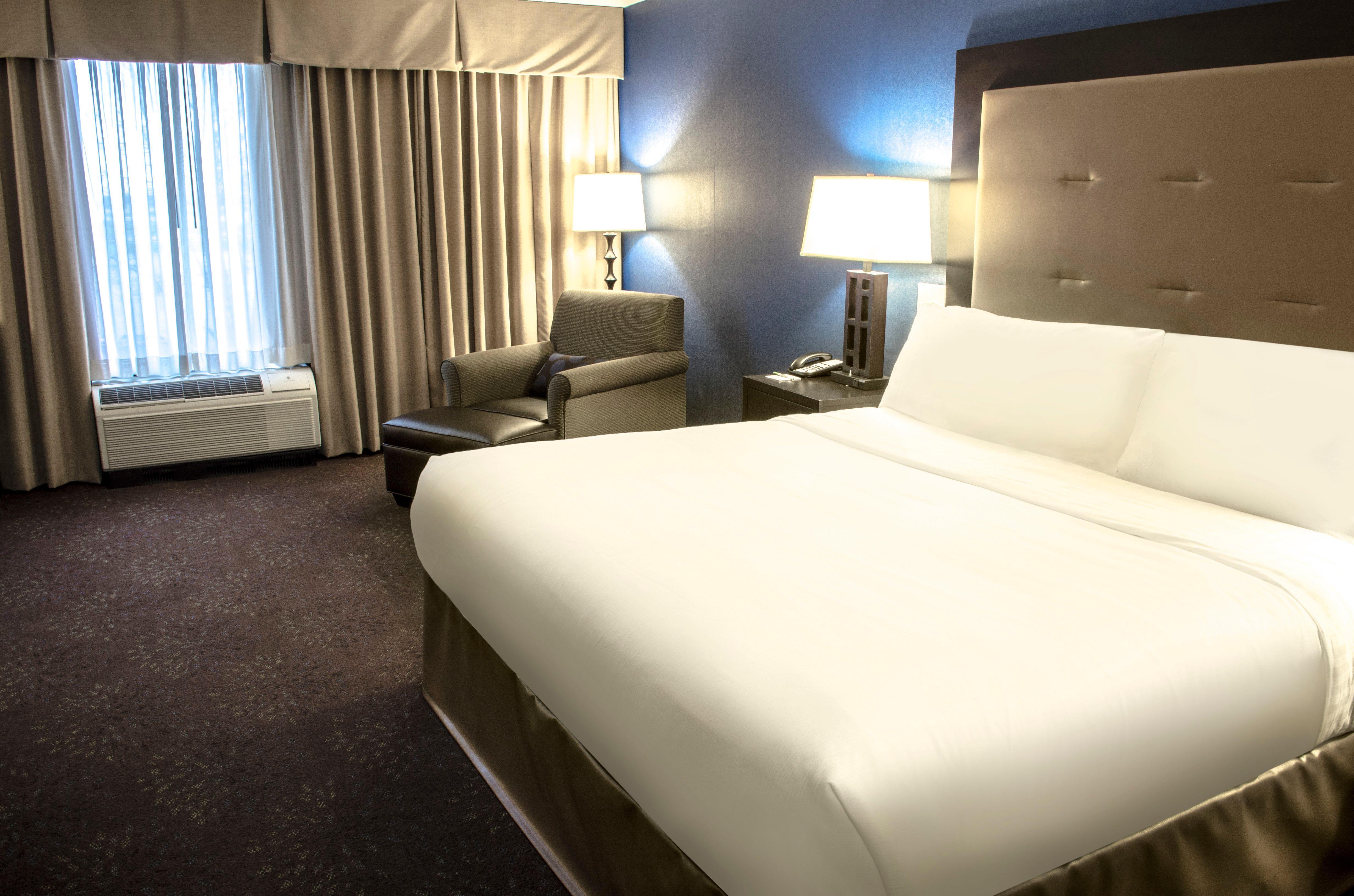 Holiday Inn Fargo By Ihg Exterior photo