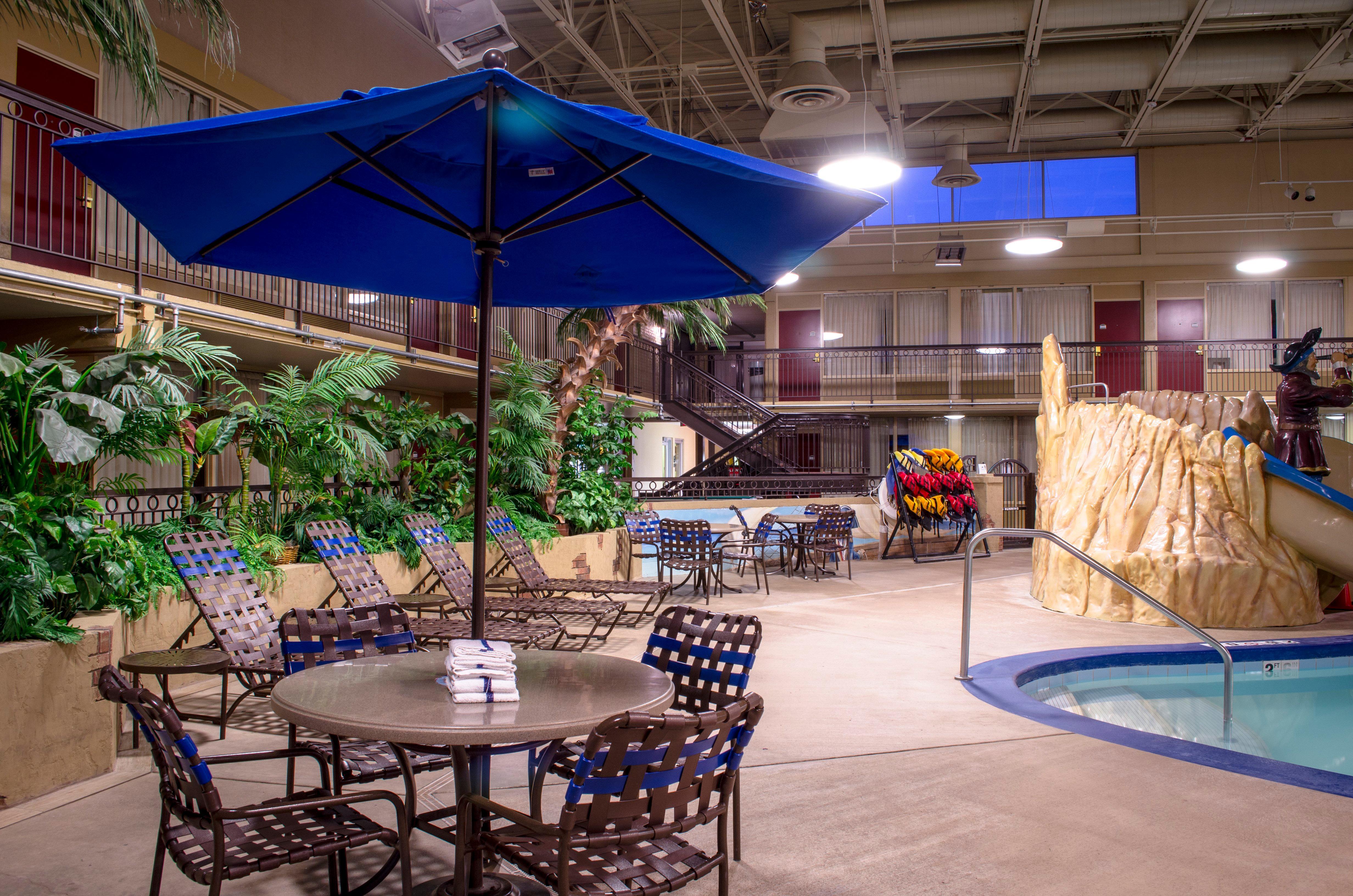Holiday Inn Fargo By Ihg Exterior photo