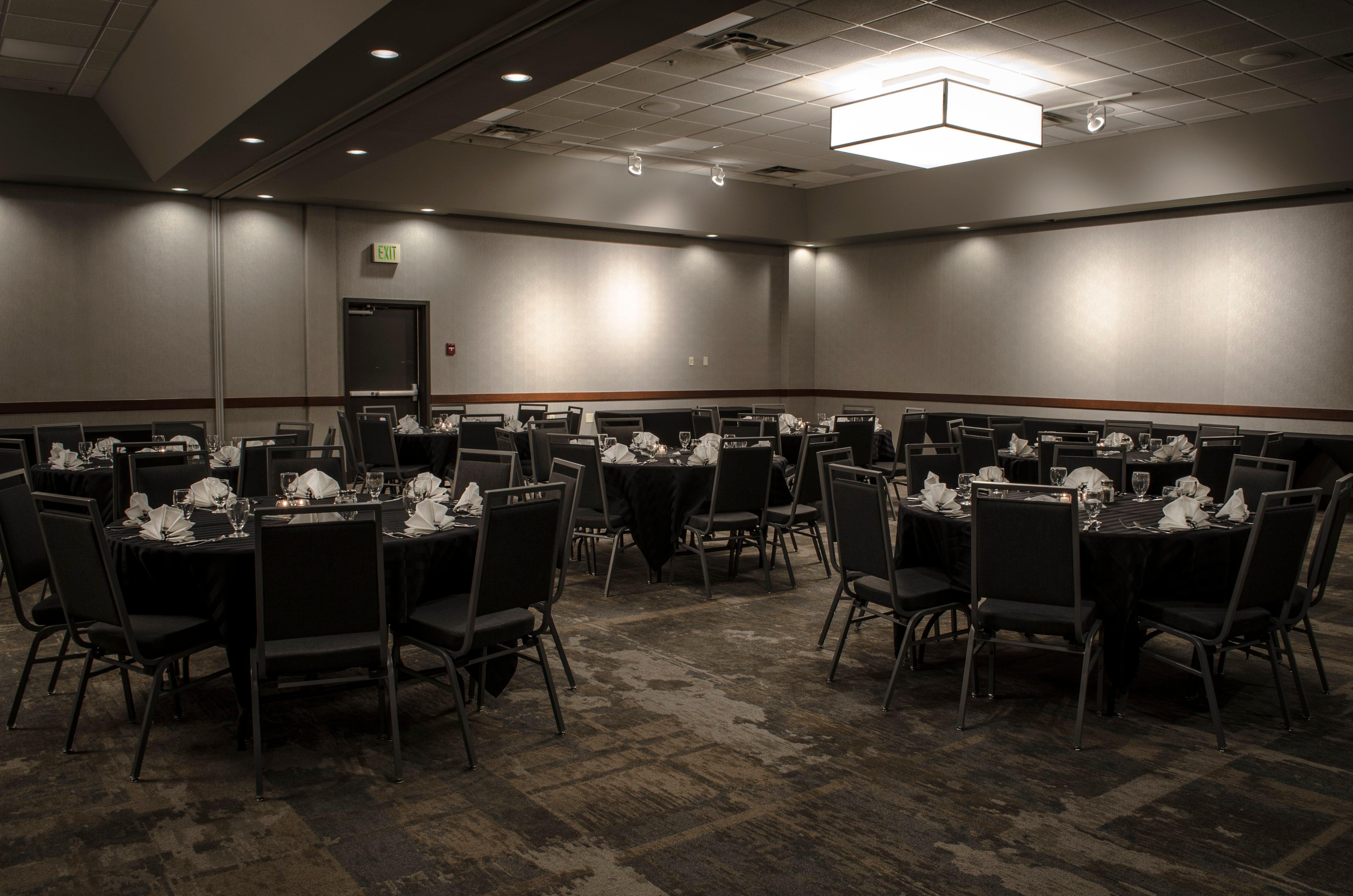 Holiday Inn Fargo By Ihg Exterior photo