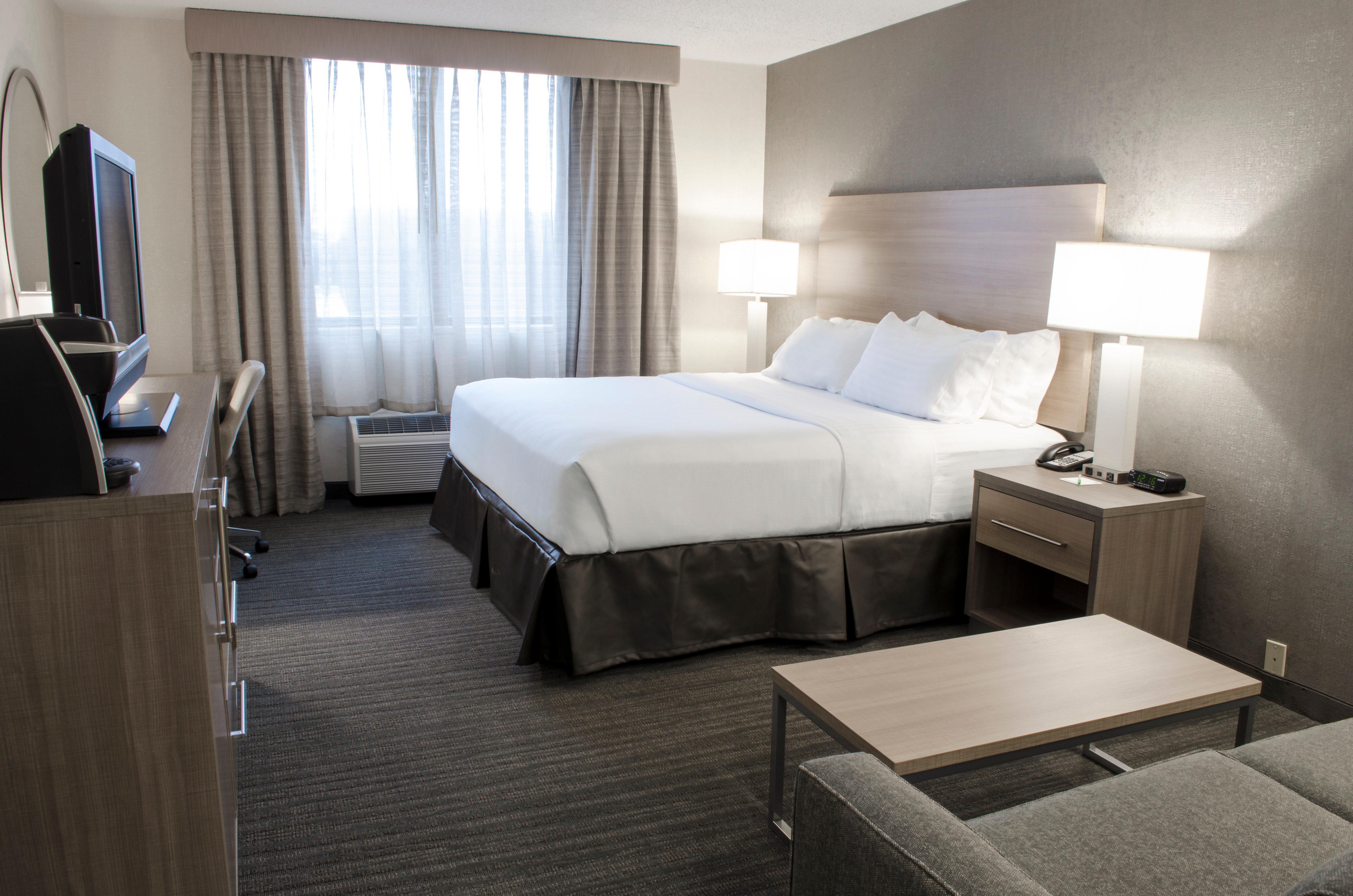 Holiday Inn Fargo By Ihg Exterior photo