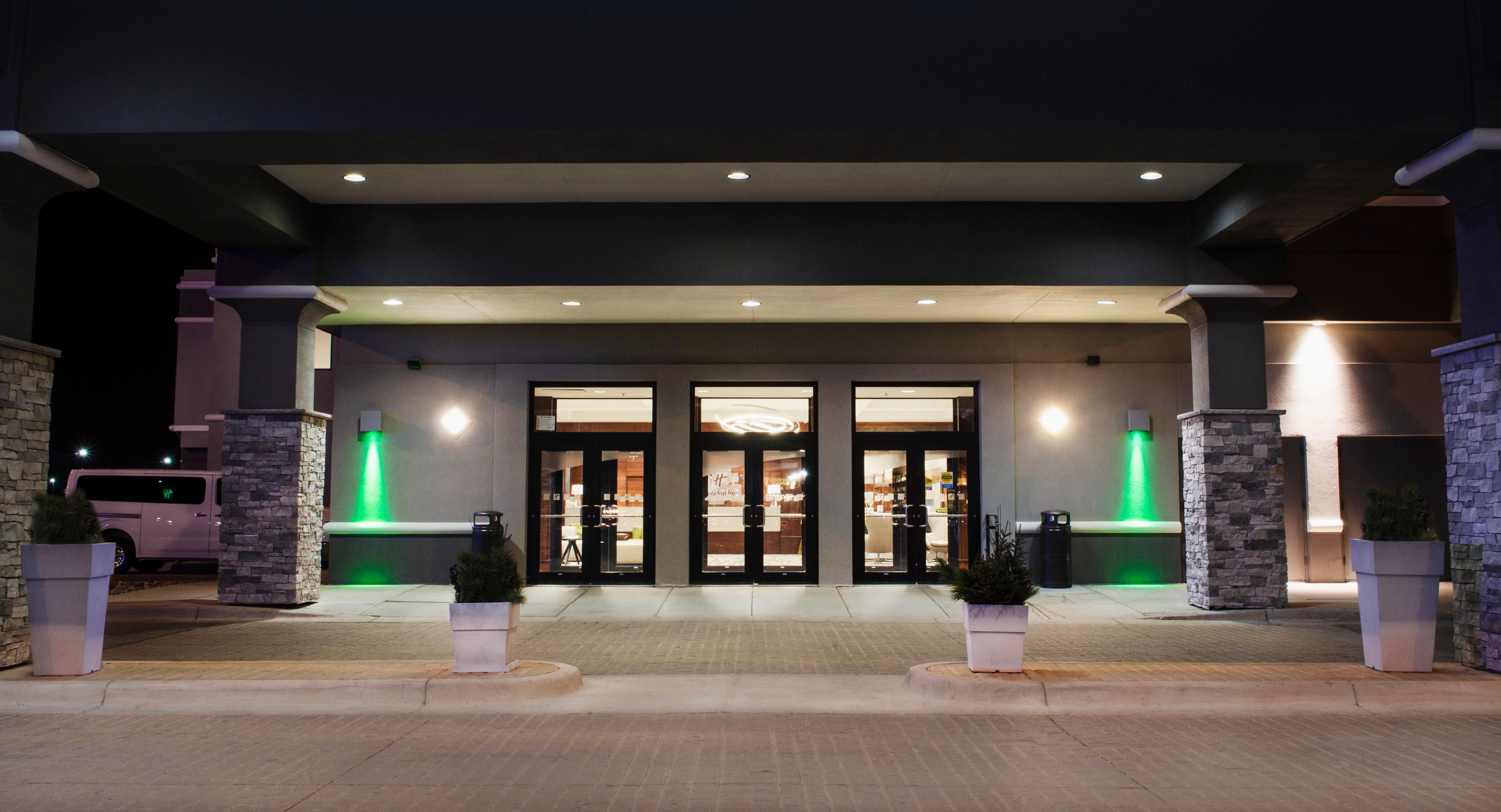 Holiday Inn Fargo By Ihg Exterior photo